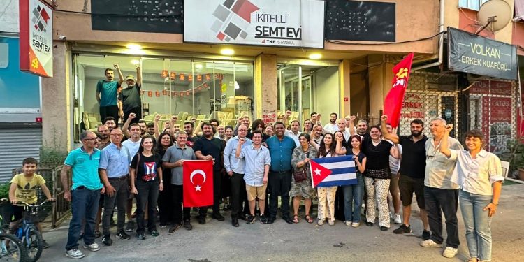 Küba’nın Ulusal İsyan gününü selamlamak üzere İstanbul İkitelli Semt Evi’ndeydik.